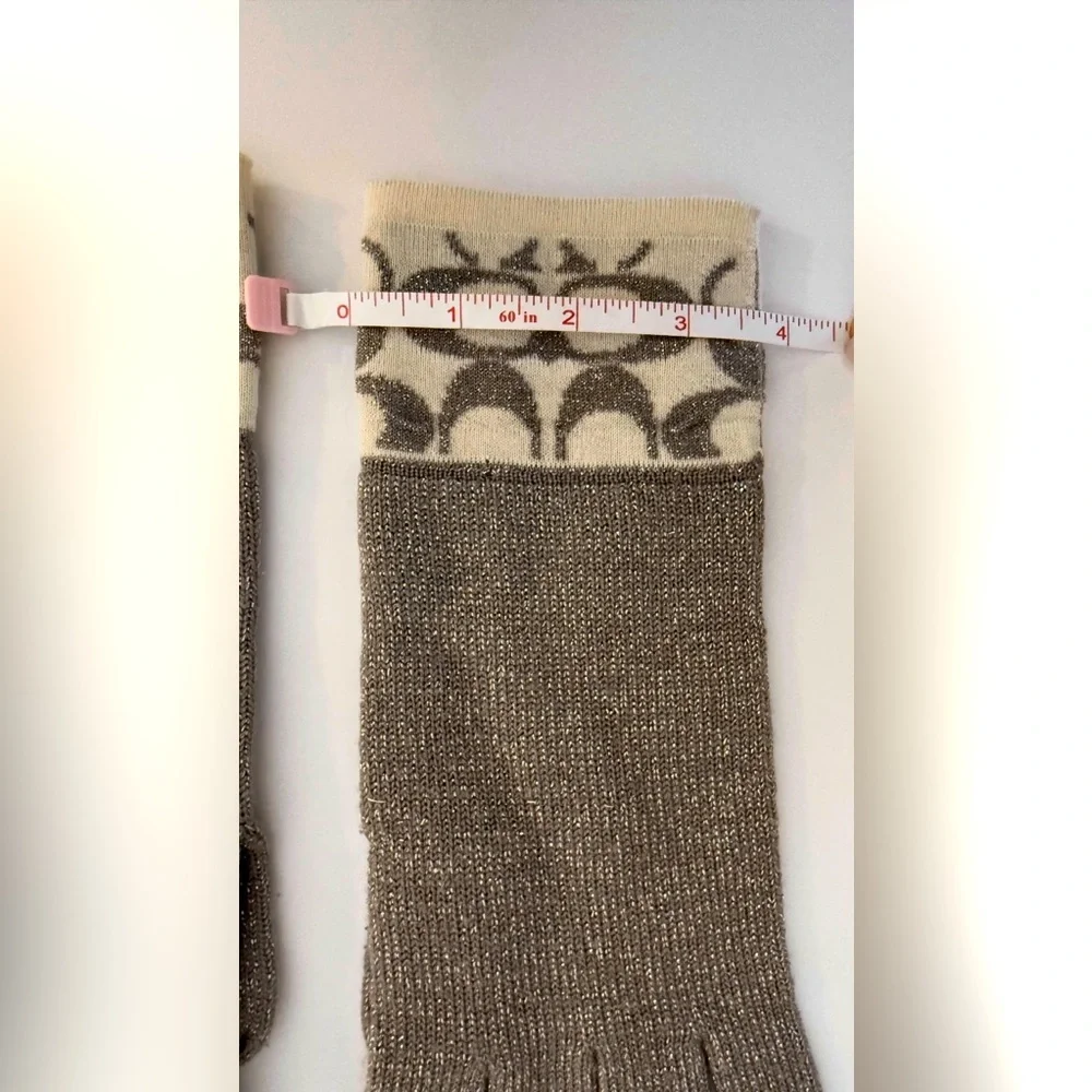 COACH Signature Logo Metallic Knit Gloves Grey Silver White Merino Wool NWOT - Picture 7 of 7